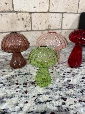 Set of 5 Ribbed Glass Mushroom Bud Vases for Hydroponic Plant Propagation